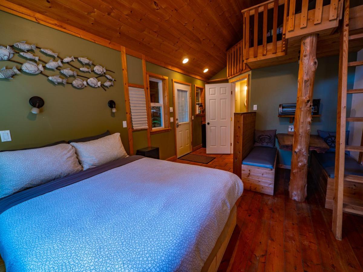Surfs Inn Rainforest Cottages Ucluelet Zewnętrze zdjęcie